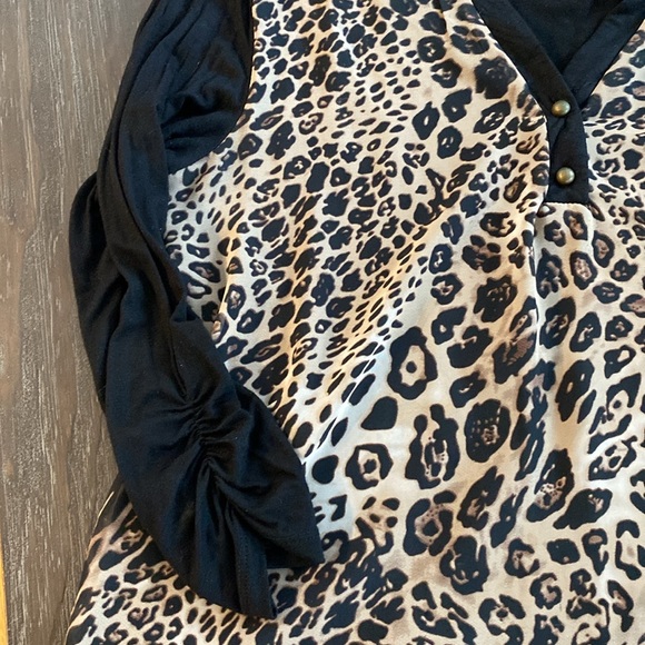 Ava James ladies blouse/tunic with leopard print in size small. - Picture 6 of 8